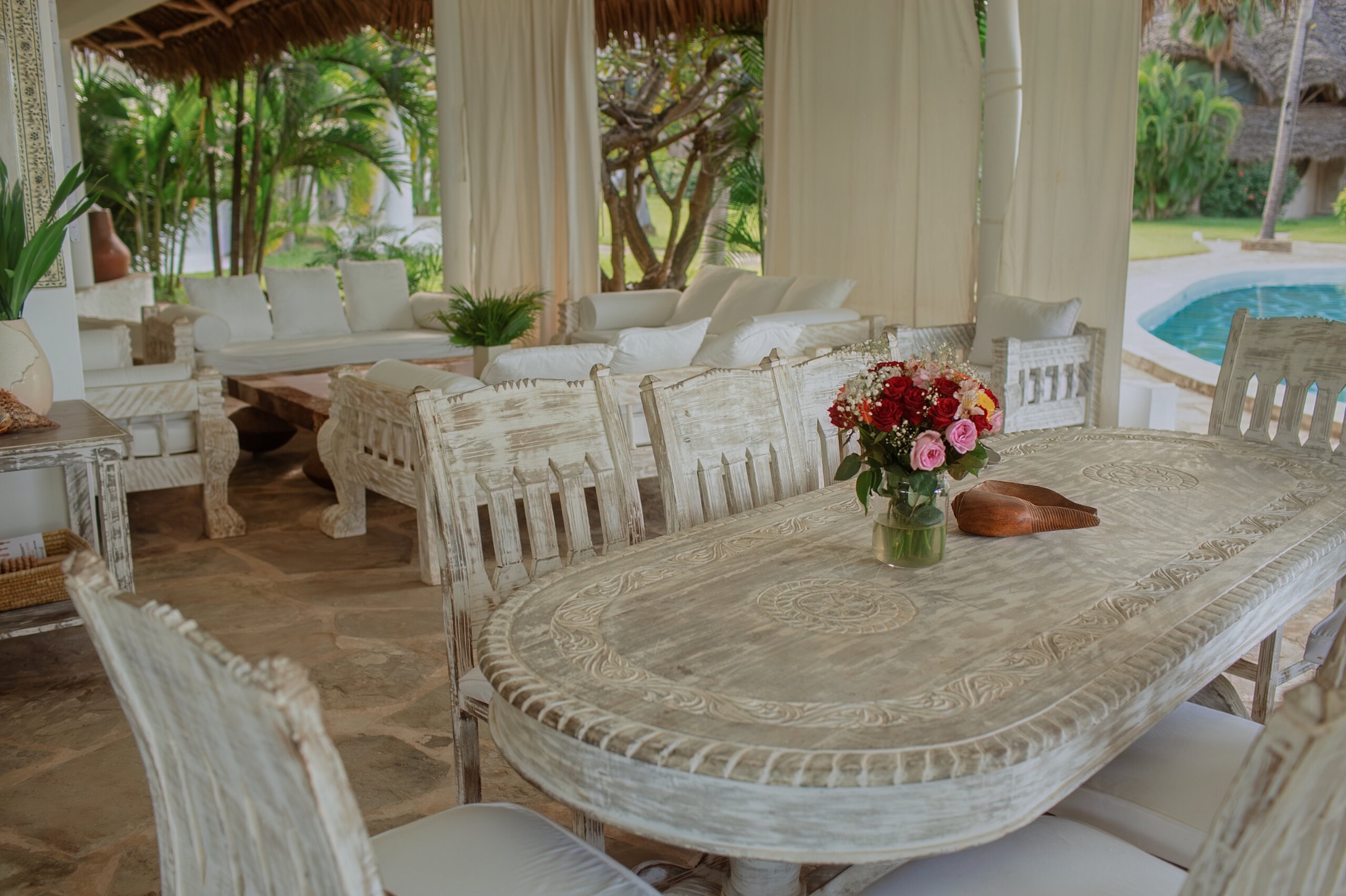 Coastal four-poster bedroom